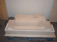 Showroom schoorsteenmantel uit natuursteen crema marfil afm 130x30x110cm, gedemonteerd - afbeelding 1 van  2
