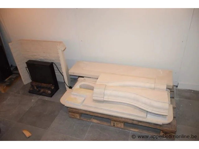 Showroom schoorsteenmantel uit natuursteen crema marfil gezoet afm 134x30x107cm, gedemonteerd - afbeelding 1 van  4