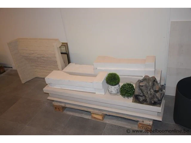 Showroom schoorsteenmantel uit natuursteen mocca creme afm 135x113cm, gedemonteerd - afbeelding 1 van  4
