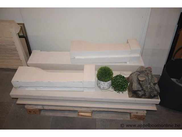 Showroom schoorsteenmantel uit natuursteen mocca creme afm 135x113cm, gedemonteerd - afbeelding 2 van  4