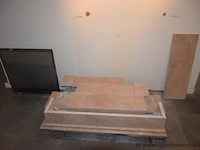 Showroom schoorsteenmantel uit natuursteen rosa levante afm 137x109x30cm, gedemonteerd - afbeelding 1 van  4
