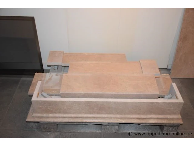 Showroom schoorsteenmantel uit natuursteen rosa levante afm 137x109x30cm, gedemonteerd - afbeelding 3 van  4