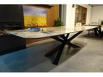 Showroom v-sign vankeirsbilck