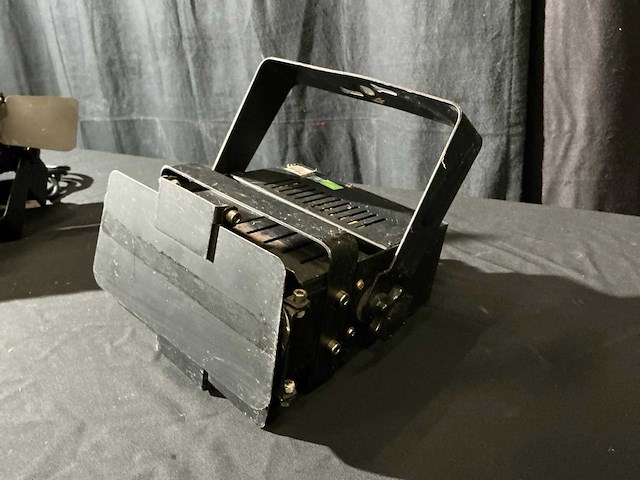 Showtec compact blinder spotlight (3x) - afbeelding 5 van  5