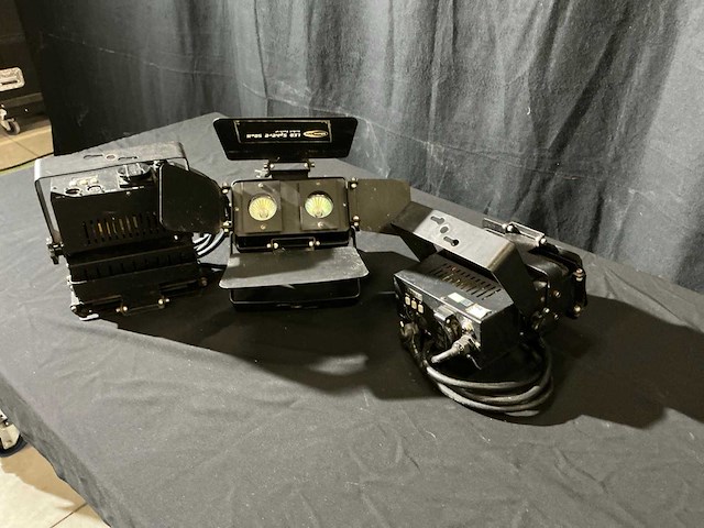 Showtec compact blinder spotlight (3x) - afbeelding 3 van  5