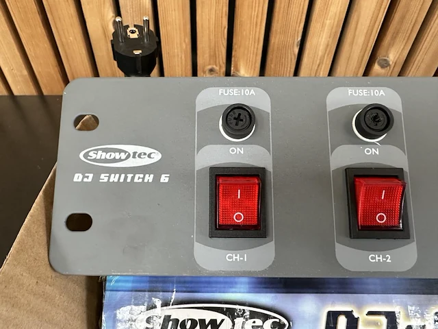 Showtec dj switch 6 - afbeelding 2 van  3