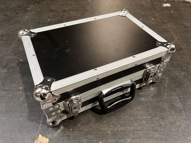 Showtec led-foot 4 dmx controller - incl. flightcase - afbeelding 3 van  3