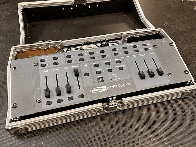 Showtec led operator dmx controller - incl. flightcase - afbeelding 1 van  3