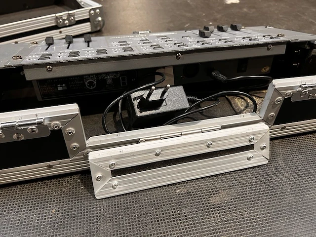Showtec led operator dmx controller - incl. flightcase - afbeelding 2 van  3