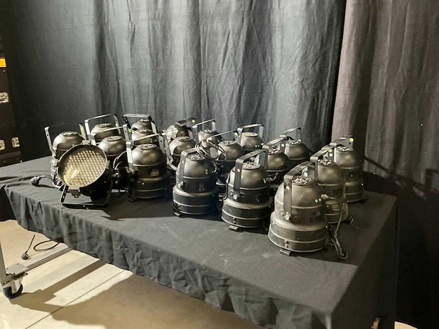 Showtec par 56 dmx par-spot led (19x) - afbeelding 1 van  5