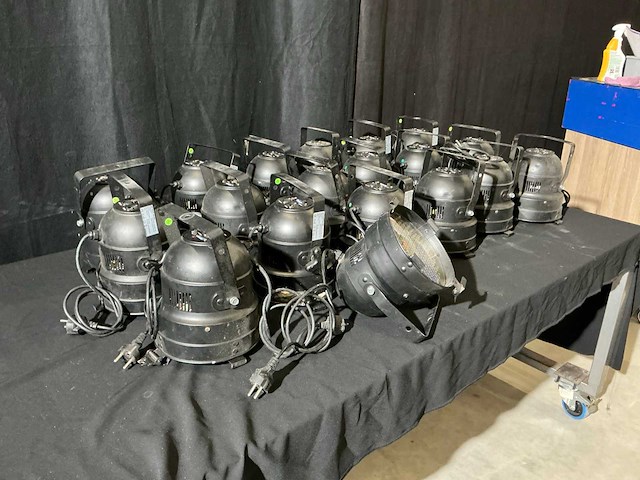 Showtec par 56 dmx par-spot led (19x) - afbeelding 2 van  5