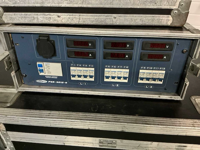 Showtec psa-3212-m stroom verdeelkast - afbeelding 1 van  6