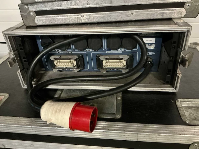 Showtec psa-3212-m stroom verdeelkast - afbeelding 2 van  6