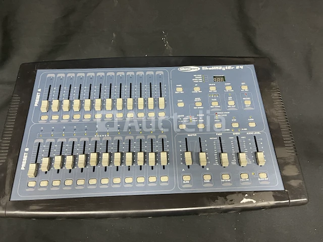 Showtec showmaster 24 verlichtingsconsole - afbeelding 1 van  1