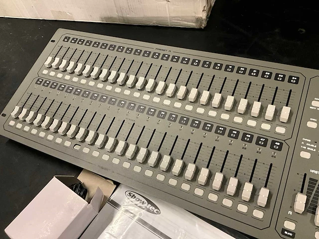 Showtec showmaster 48 mk2 lichtbesturing - afbeelding 4 van  7