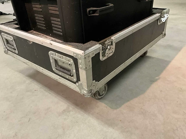 Showtec space tracer 4000 cmy - afbeelding 11 van  11