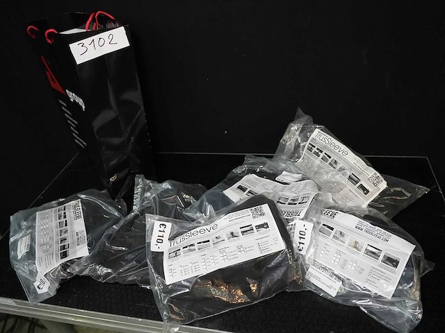 Showtex - trussleeve black 4 way corner 30/30 - aluminium trusse (6x) - afbeelding 1 van  1