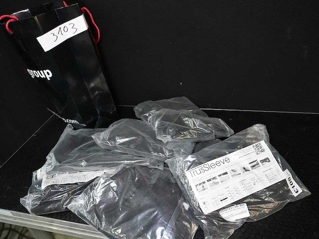 Showtex - trussleeve black 4 way cross 30/30 - aluminium trusse (7x) - afbeelding 1 van  1