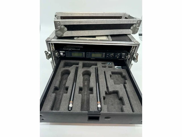Shure - ur4d - shure ur4d wireless microphone - 2015 - afbeelding 3 van  3