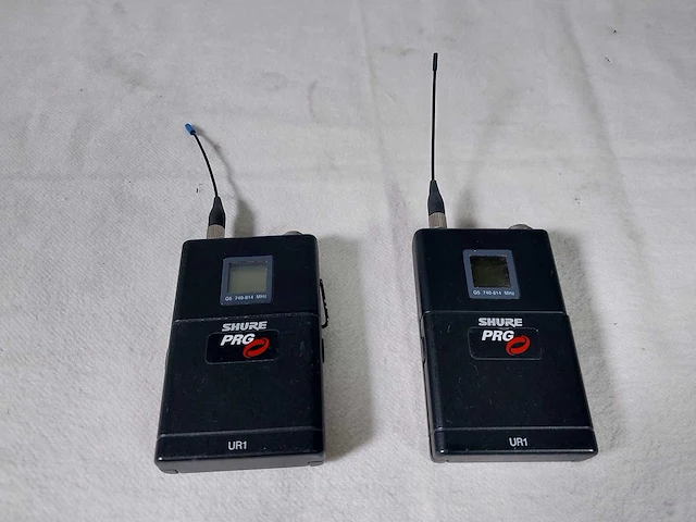 Shure uhf receiver ur4d-q5 w/2 x beltpack ur1-q5 & 2 x handmicrophone ur2-q5 (740-814mhz) - afbeelding 3 van  14