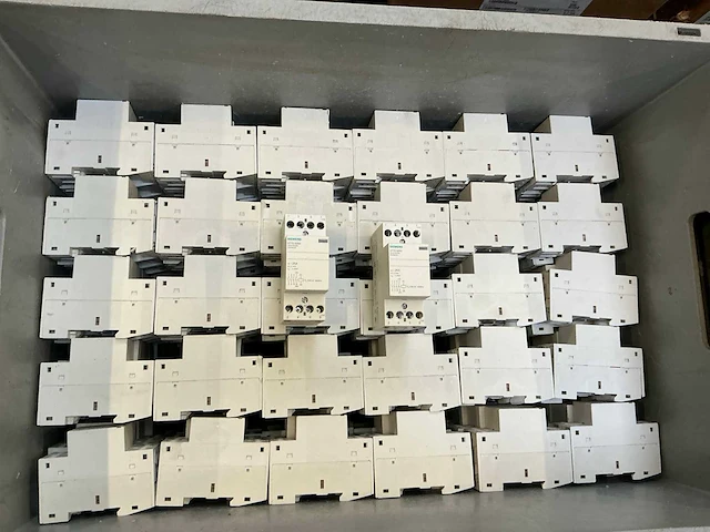Siemens 5tt5 8300 contactor (152x) - afbeelding 1 van  3
