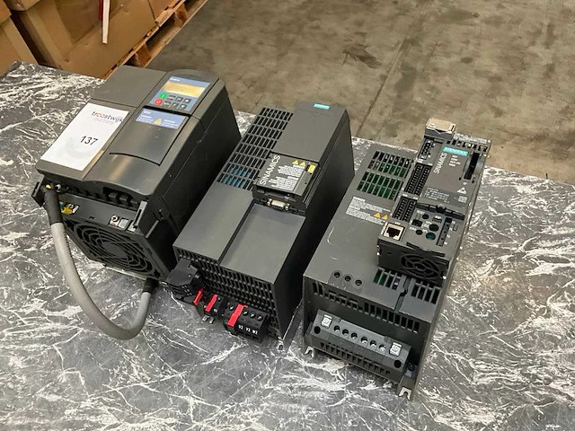 Siemens diverse frequentieregelaars (3x) - afbeelding 1 van  11