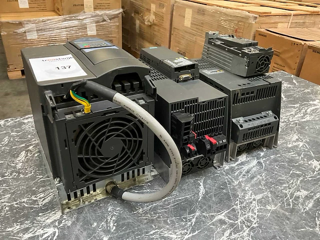 Siemens diverse frequentieregelaars (3x) - afbeelding 5 van  11