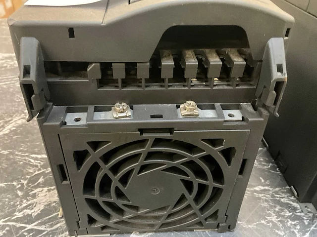 Siemens micromaster 420 frequentieregelaar (2x) - afbeelding 4 van  8