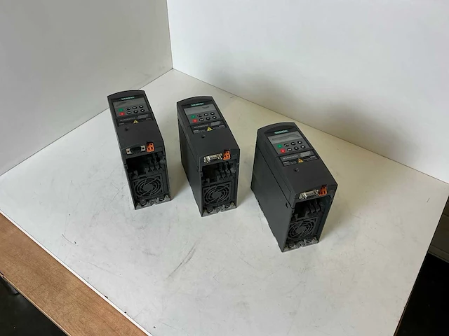 Siemens micromaster 420 frequentieregelaar (3x) - afbeelding 1 van  7