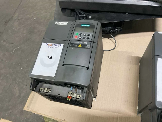 Siemens micromaster 420 frequentieregelaar - afbeelding 1 van  3