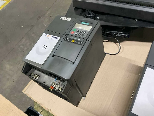 Siemens micromaster 420 frequentieregelaar - afbeelding 2 van  3