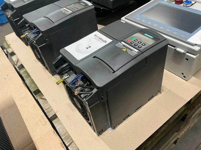 Siemens micromaster 430 frequentieregelaar - afbeelding 2 van  3