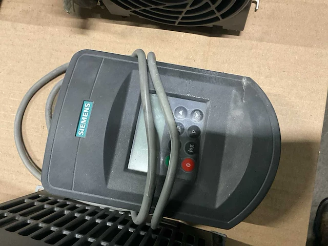 Siemens micromaster 440 frequentieregelaar - afbeelding 3 van  4