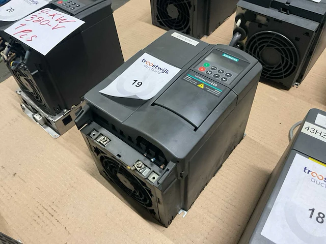 Siemens micromaster 440 frequentieregelaar - afbeelding 2 van  3