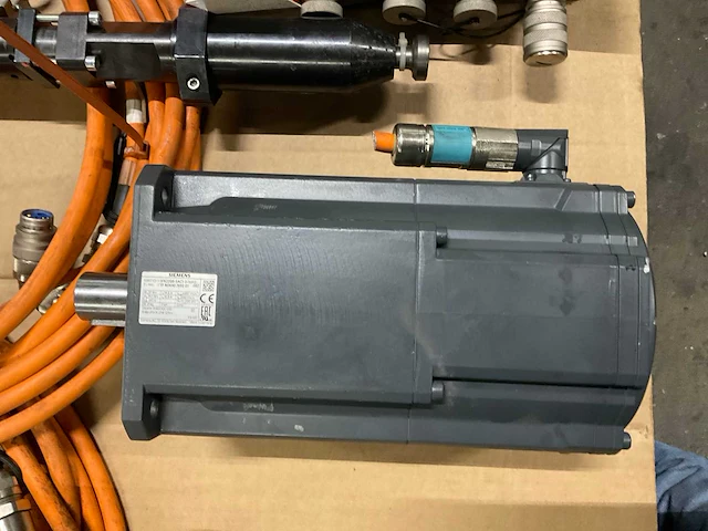 Siemens simotics 1fk2208 servo motor (2x) - afbeelding 5 van  6