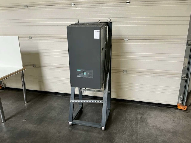 Siemens sinamics dcm 6ra8093-4gv62-0aa0-z frequentieregelaar - afbeelding 1 van  7