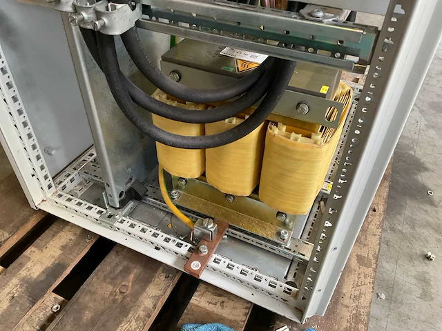 Siemens sinamics pm240-2 6sl3210-1pe33-7al0 frequentieregelaar - afbeelding 2 van  11