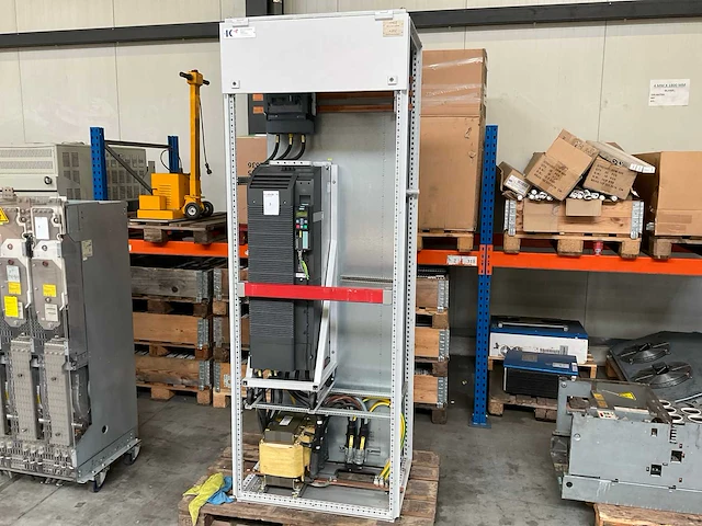 Siemens sinamics pm240-2 6sl3210-1pe33-7al0 frequentieregelaar - afbeelding 1 van  11