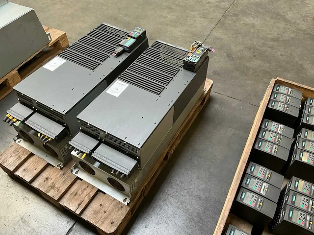 Siemens sinamics power module 340 6sl3210-1se31-1aa0 power module - afbeelding 1 van  7