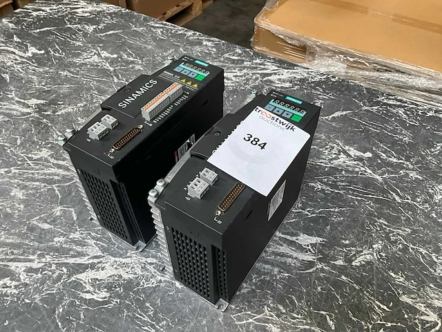 Siemens sinamics v60 frequentieregelaar (2x) - afbeelding 1 van  7