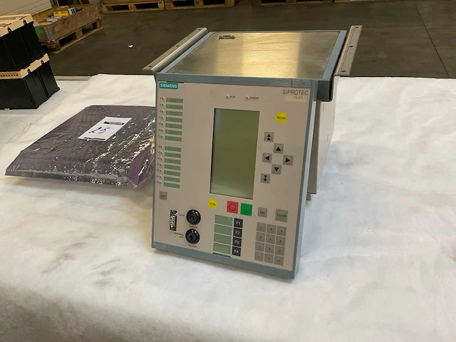 Siemens siprotec 7sj63 bedieningspaneel - afbeelding 1 van  9