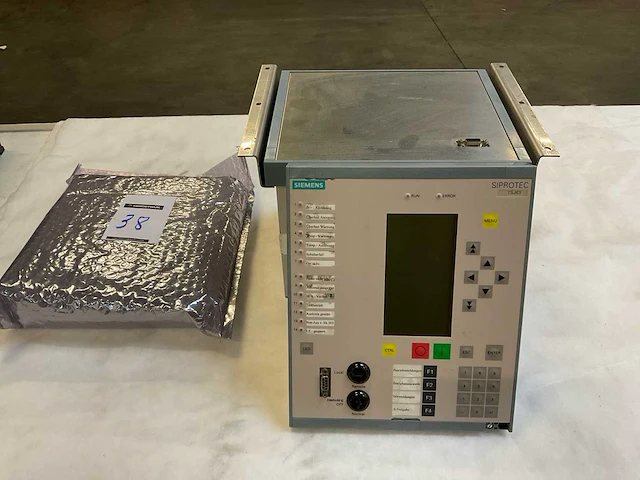 Siemens siprotec 7sj63 bedieningspaneel - afbeelding 1 van  9