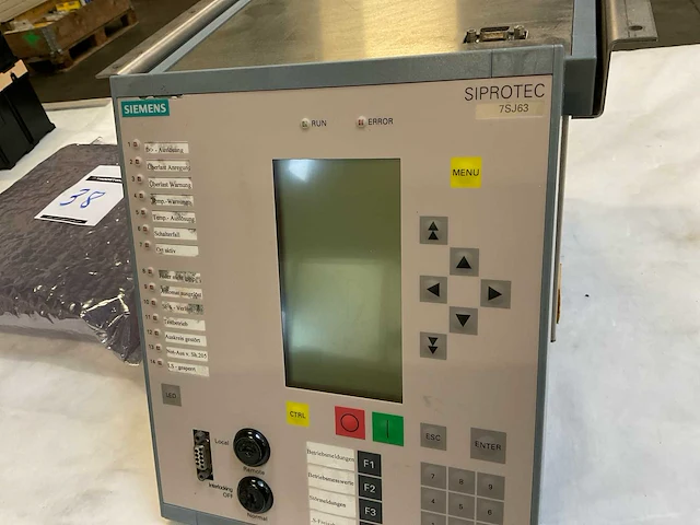 Siemens siprotec 7sj63 bedieningspaneel - afbeelding 2 van  9