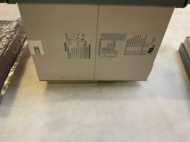 Siemens siprotec 7sj63 bedieningspaneel - afbeelding 6 van  9