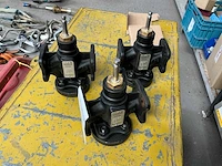 Siemens vvf42.15-1.6 tweeregelklep met flensvervbinding (3x) - afbeelding 1 van  3
