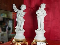 Sierbeeldjes in biscuit - afbeelding 1 van  1