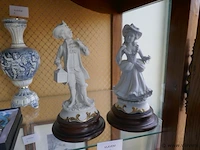 Sierbeeldjes in biscuit