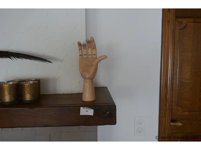 Sierhand in hout met beweegbare vingers - afbeelding 1 van  1