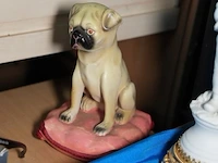 Sierhondje op kussentje - afbeelding 1 van  1