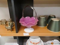 Siermandje in gekleurd glas - afbeelding 1 van  1